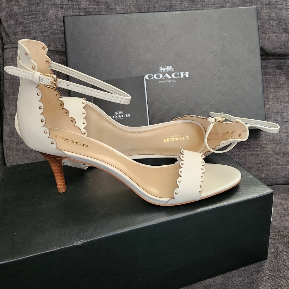 COACH KITTEN HEELS (new in box)